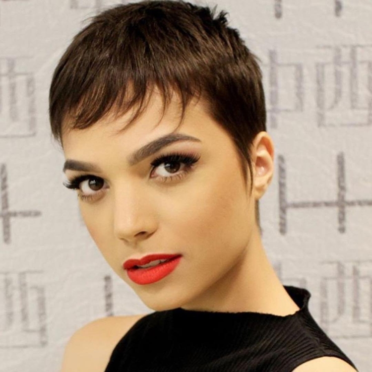 Пикси с короткой челкой