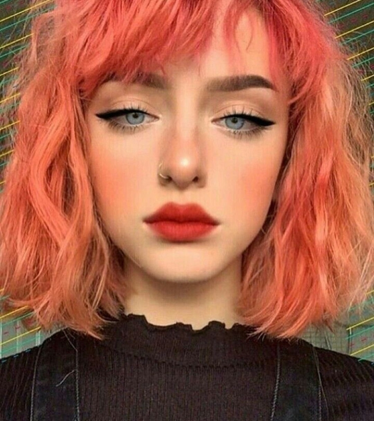 Цветные короткие волосы у девушек