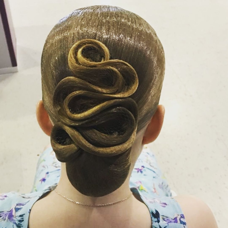 Причёски для бальных танцев для девочек ю1