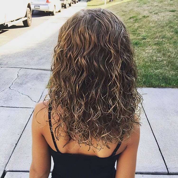 Мелирование на тёмные кудрявые волосы