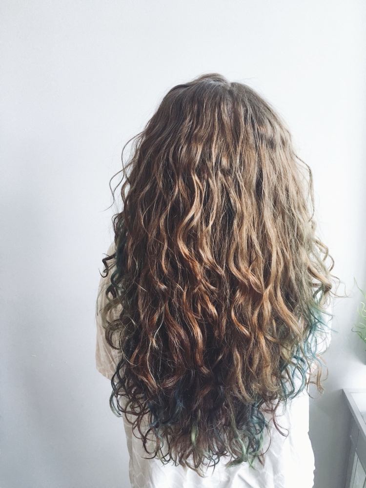 Каскад на кудрявые волосы длинные