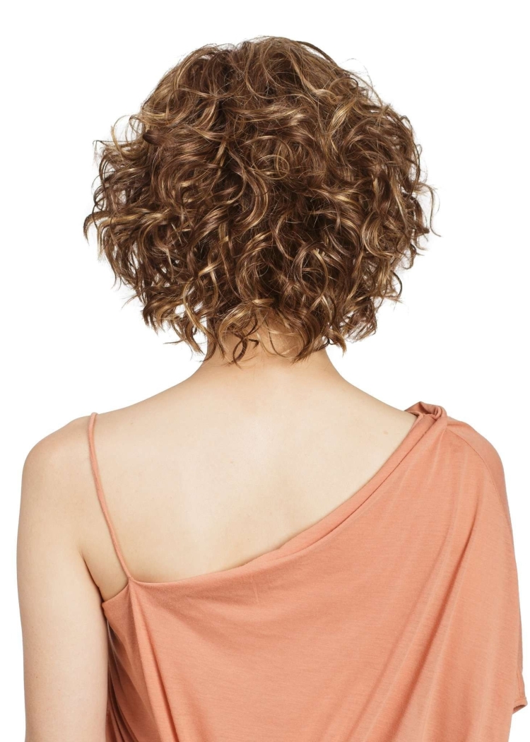 Каскадное каре на кудрявые волосы