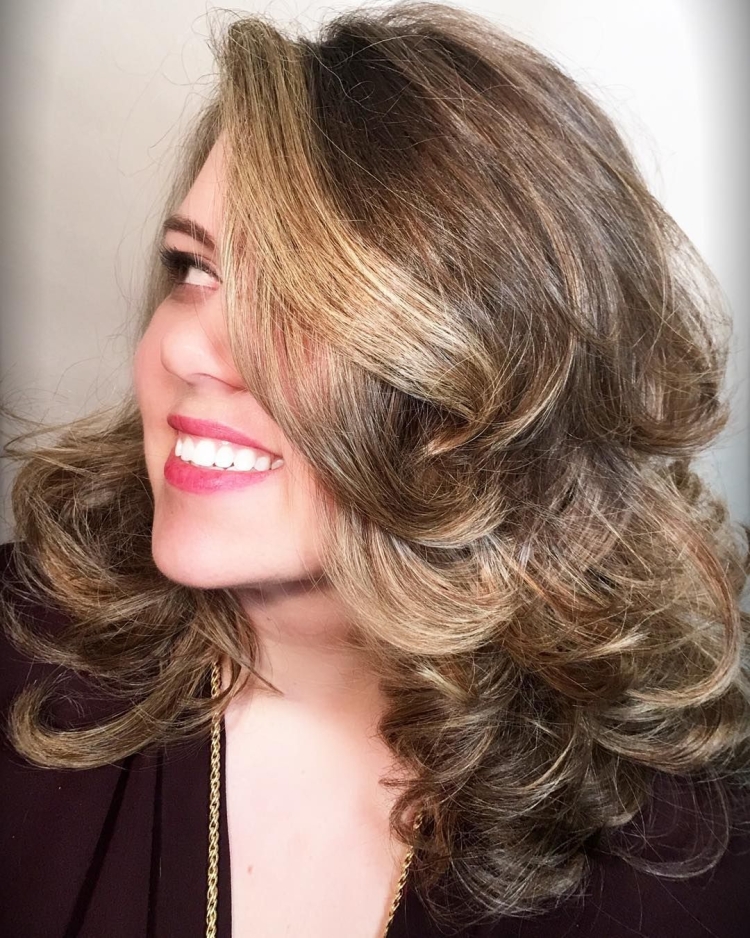 Лесенка Каскад на средние волнистые волосы