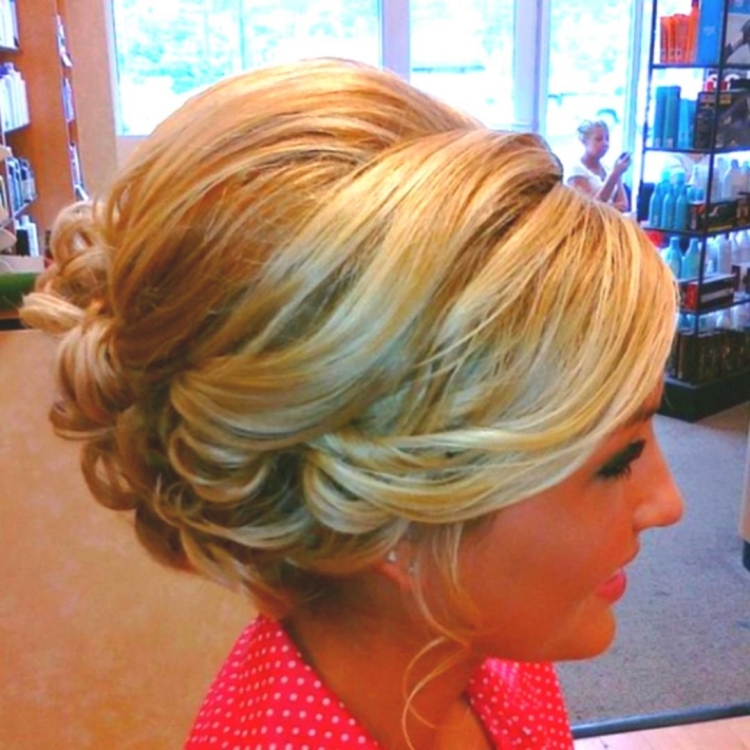 Причёска на каре вечерняя