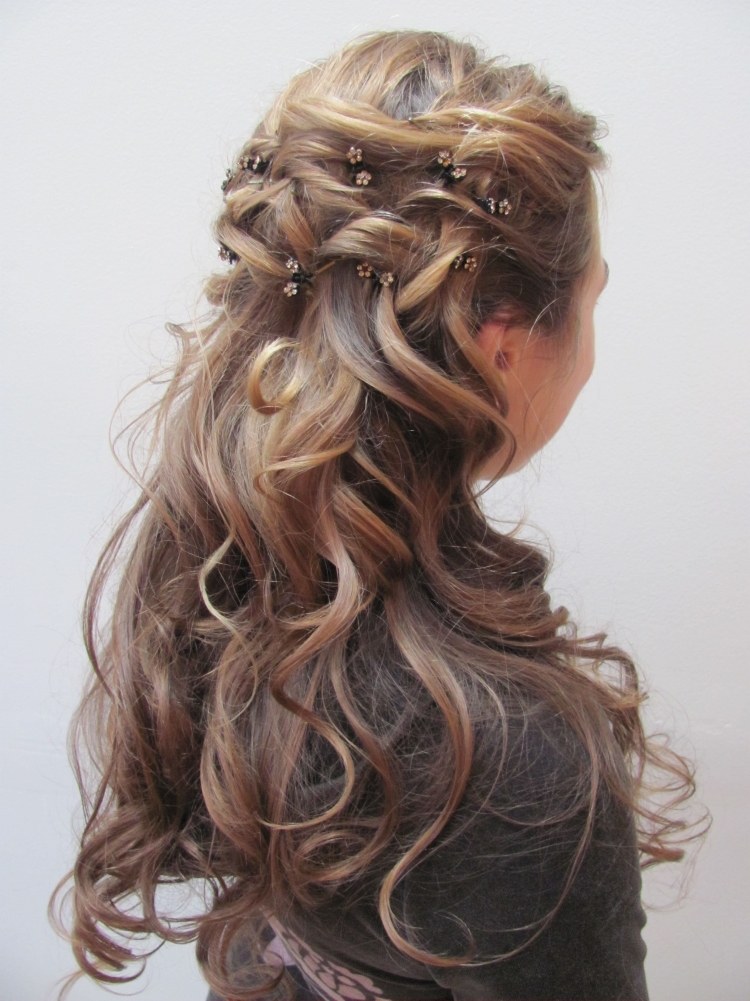 Прическа на Каскад вечерняя