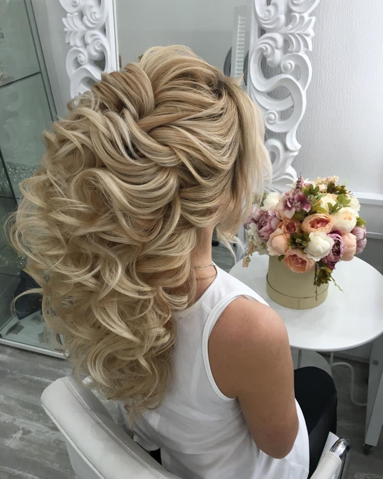 Вечерняя прическа Локоны