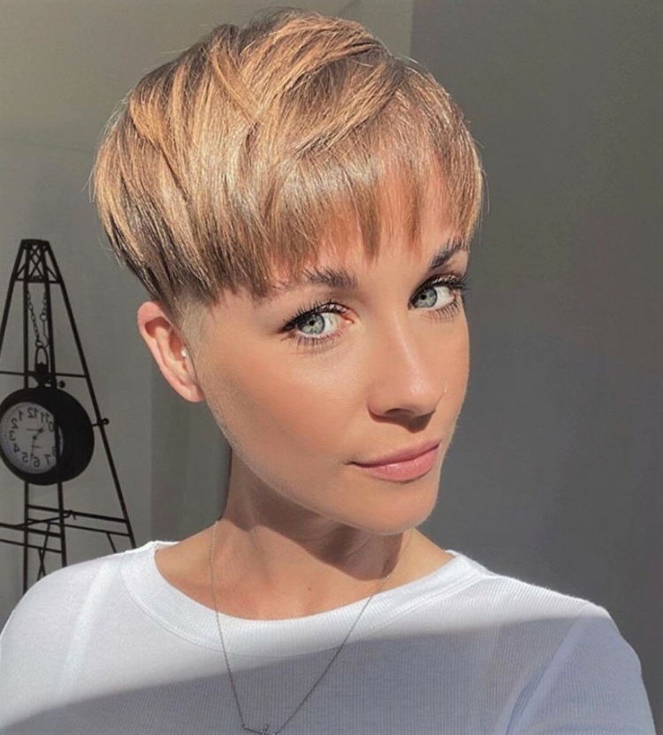 Стрижки Пикси 2022 на средние волосы