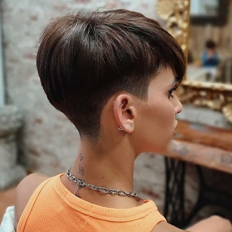 Короткие стрижки с коротким затылком