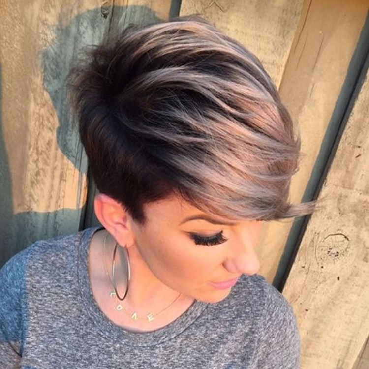 Пикси Боб на темные волосы с челкой