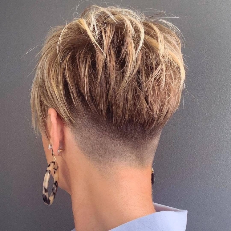 Каре Боб андеркат Пикси