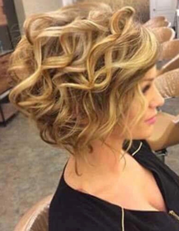 Крупные кудри на Боб каре с удлинением