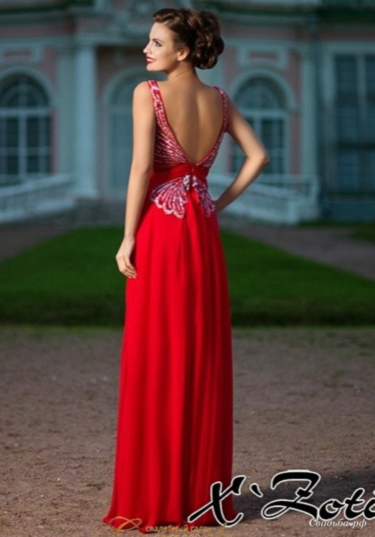 Красное вечернее платье