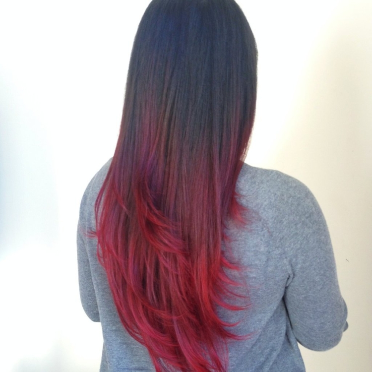 Малиновые кончики волос