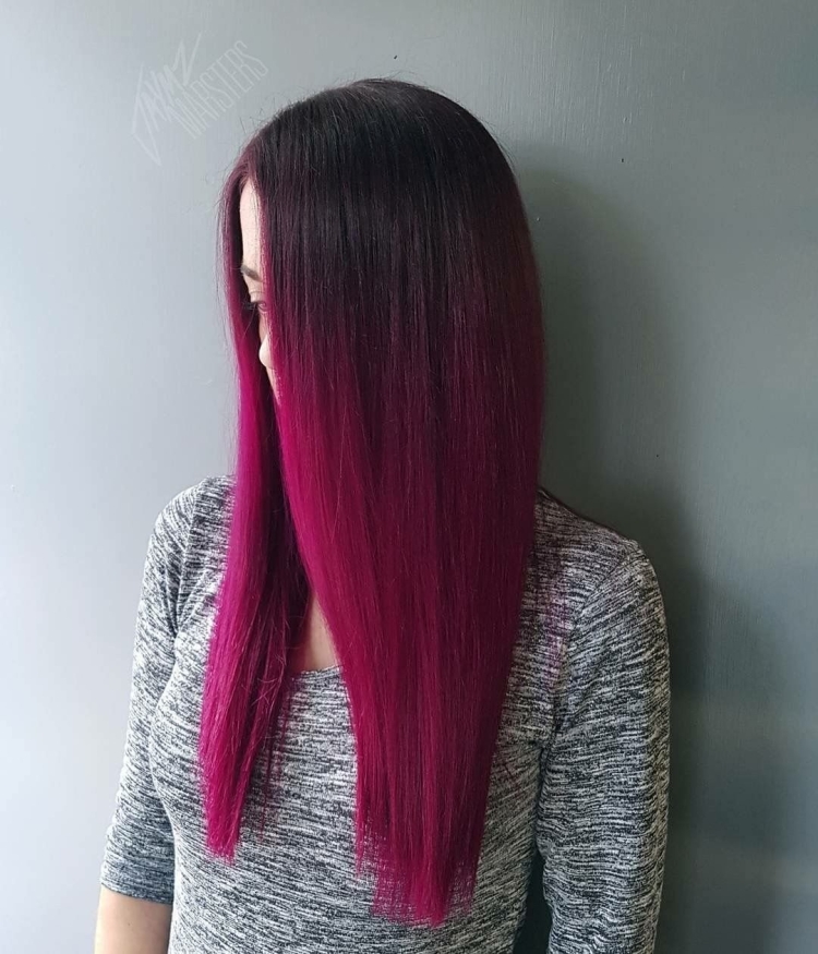 Красные кончики волос на русых волосах