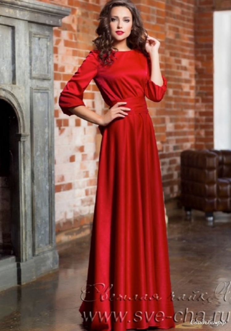 Платье со шлейфом на в обтяжку