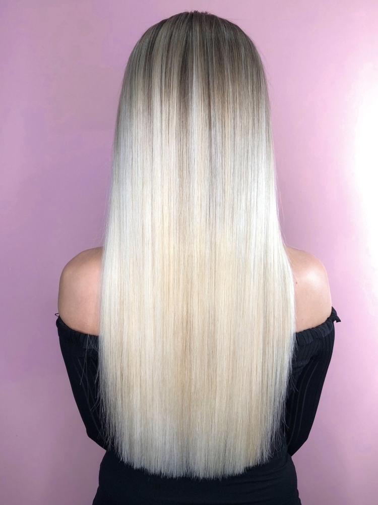 Длинные прямые волосы блонд