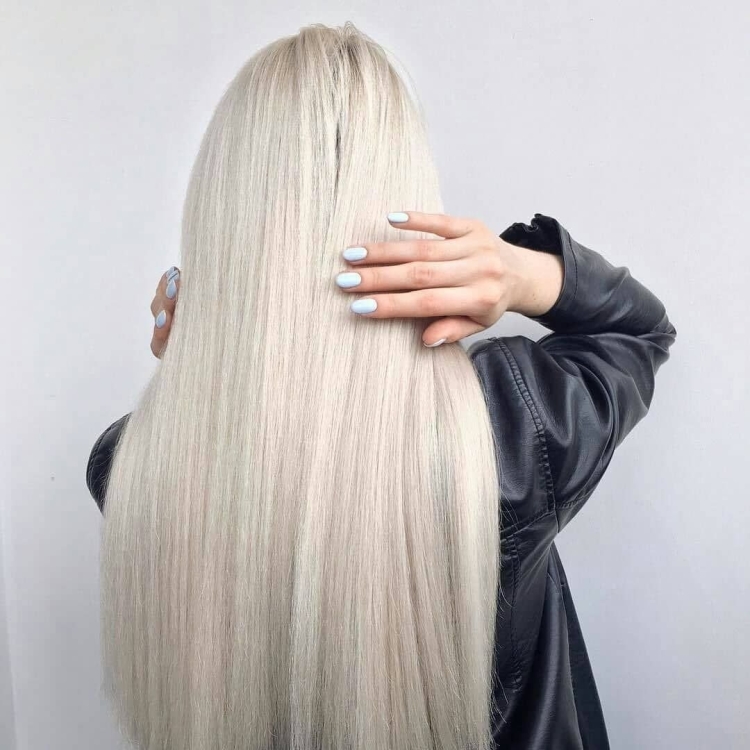 Длинные прямые белые волосы