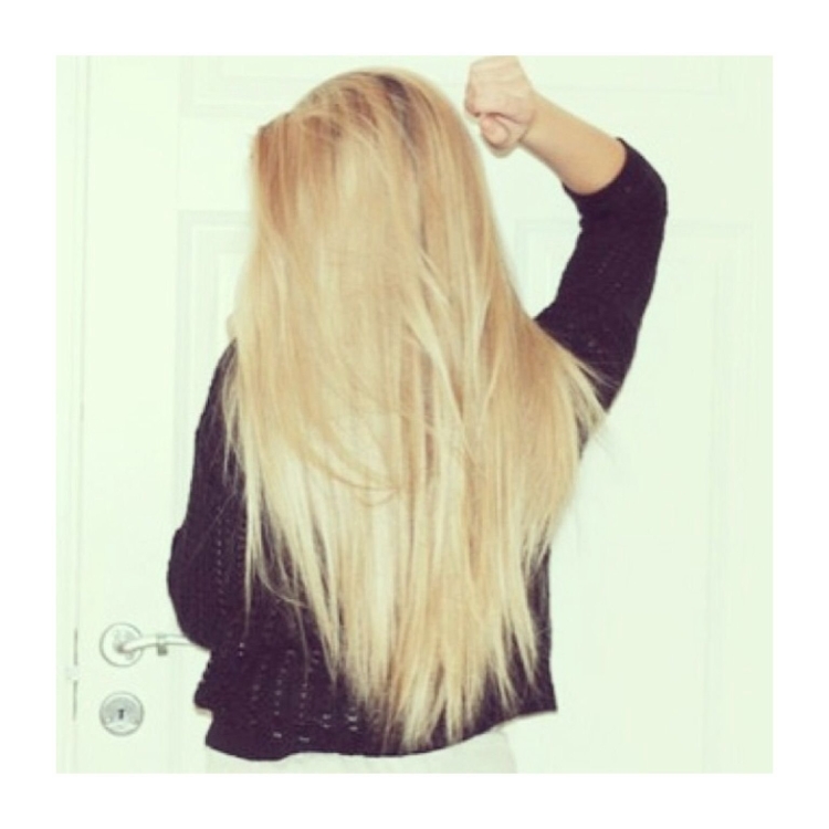 Блондинка со спины прямые волосы