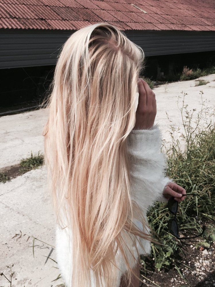 Красивые длинные светлые волосы