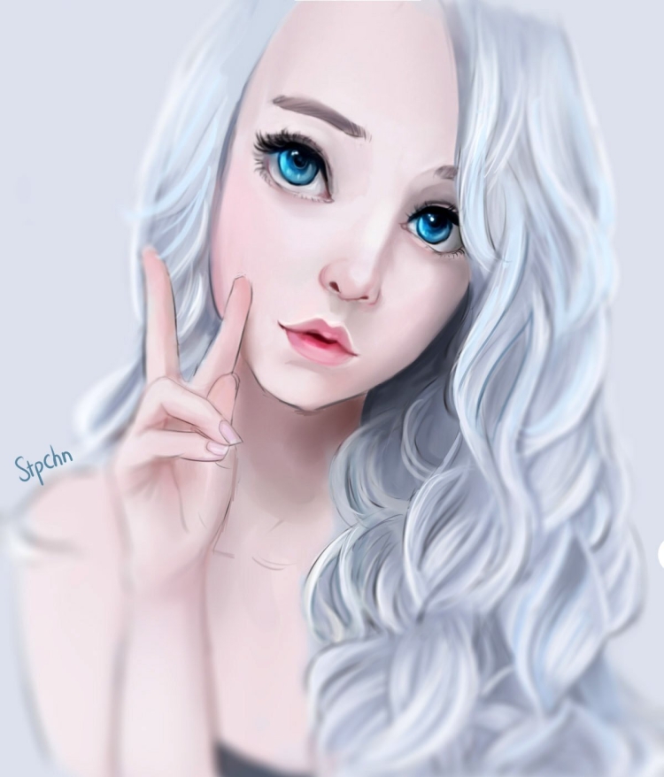 Беловолосая девушка с голубыми глазами