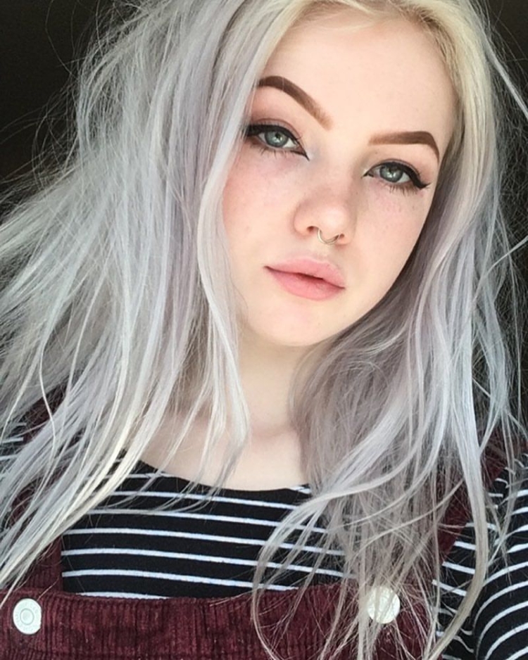 Красивые девушки с пепельными волосами