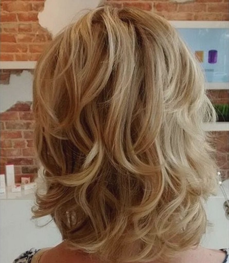 Градуированный Каскад на средние волосы Локоны