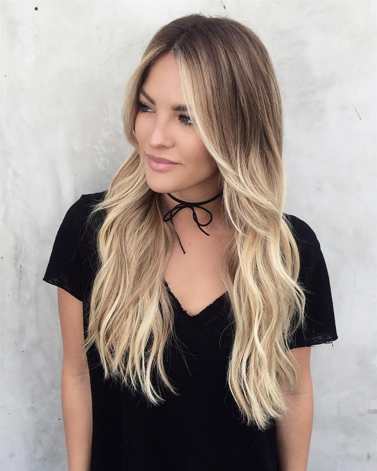 Светлые пряди на русых волосах