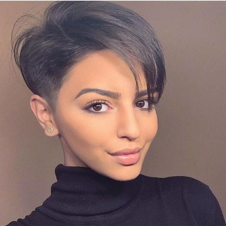 Стрижка Пикси Undercut удлиненная