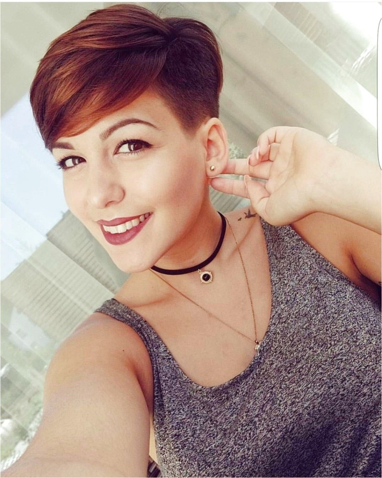 Короткая стрижка рыжая с выбритыми висками