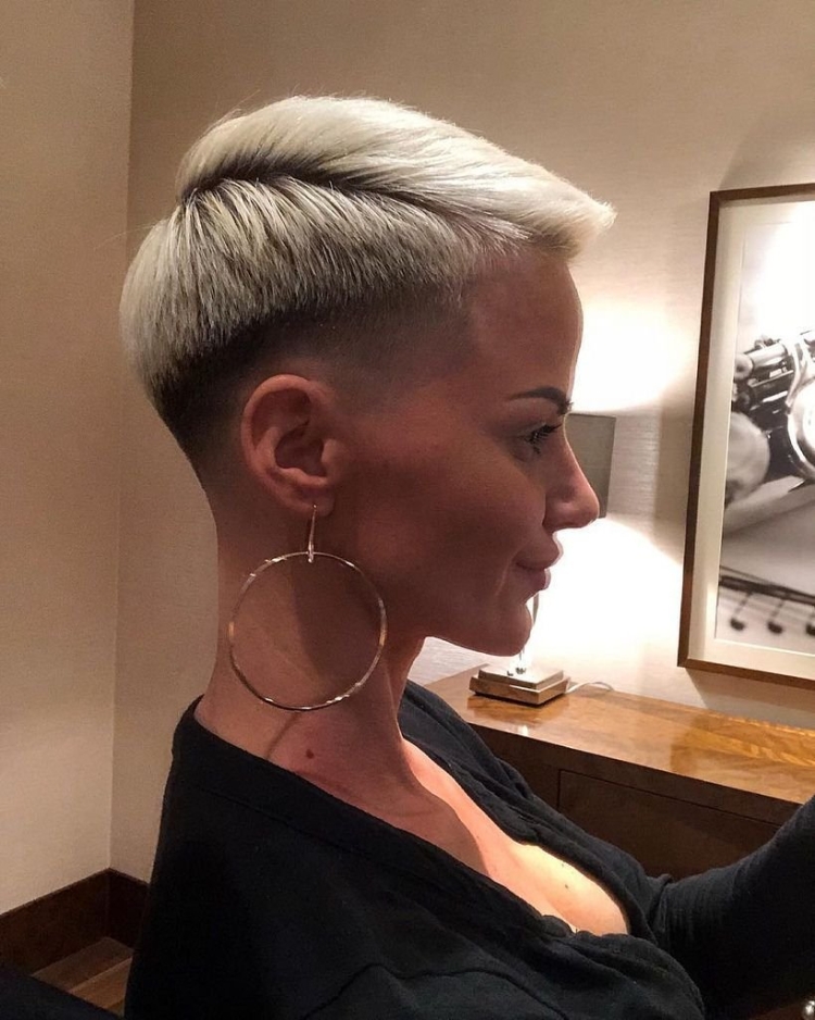 Короткие стрижки с выбритыми висками и затылком