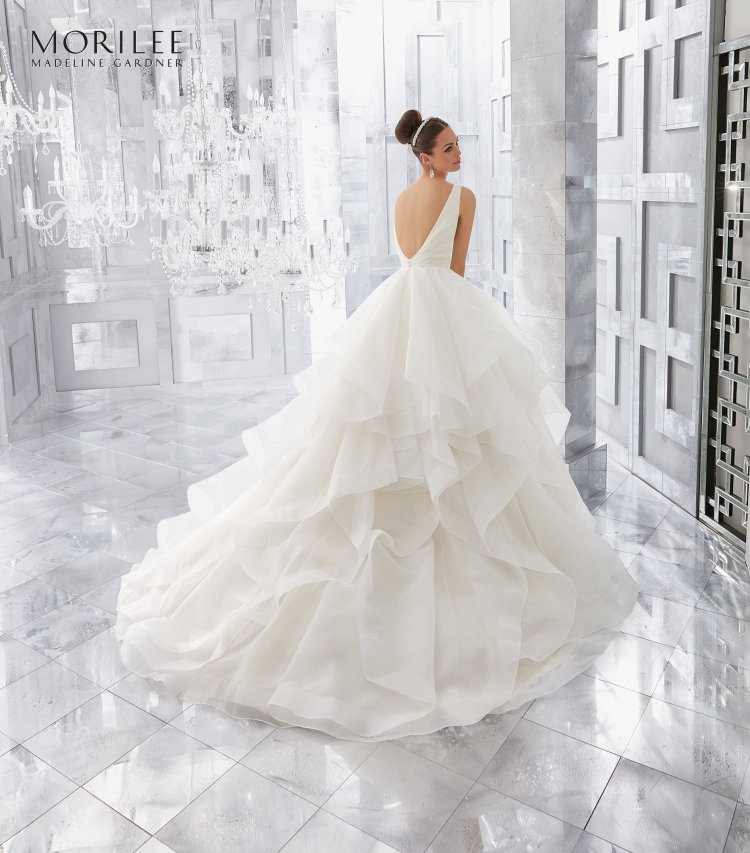 Платье с английской проймой