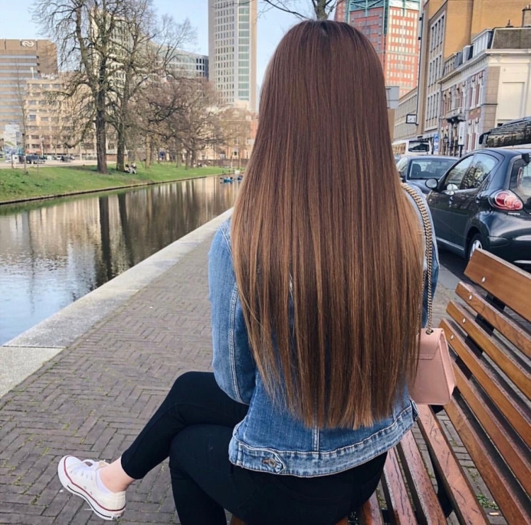 Ровная стрижка на длинные волосы