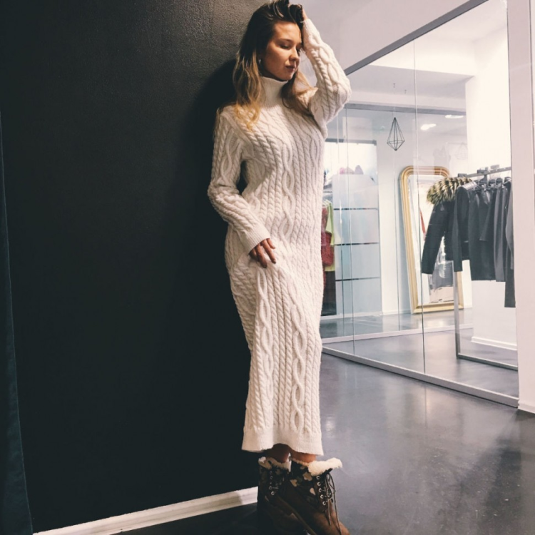 Платье вязаное