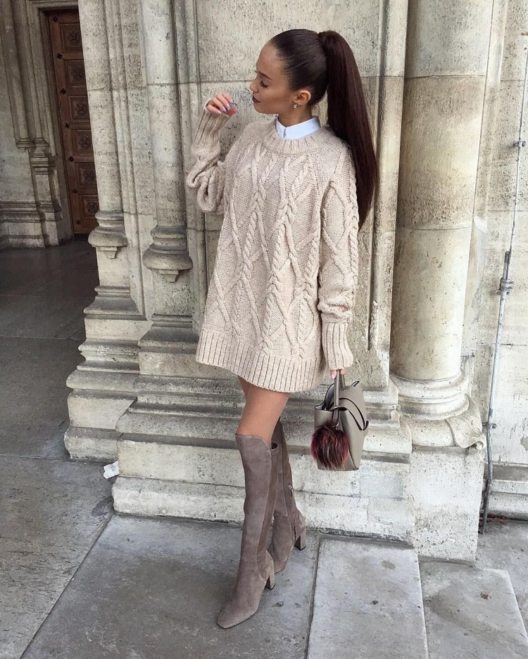 Короткое вязаное платье оверсайз