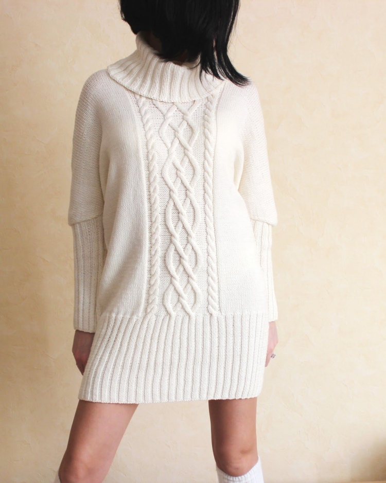 Платье свитер с аранами спицами