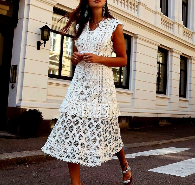 Вязаное кружевное платье