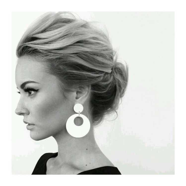 Укладка с начесом на короткие волосы