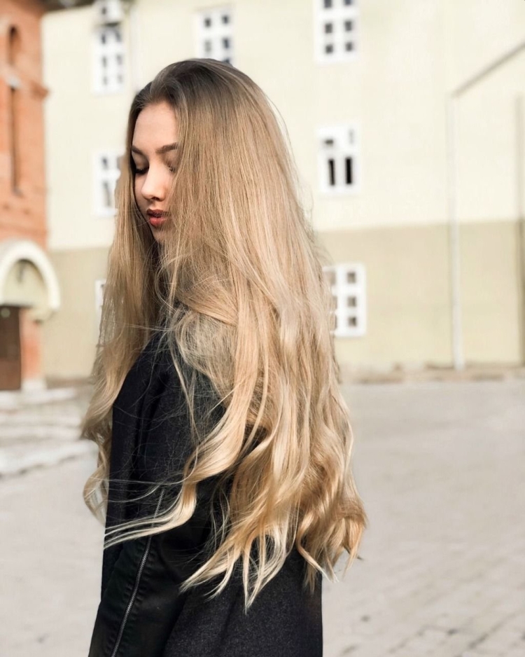 Длинные русые волосы