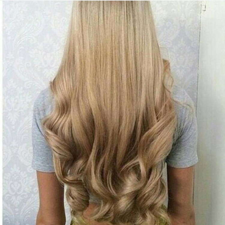 Длинные густые светлые волосы