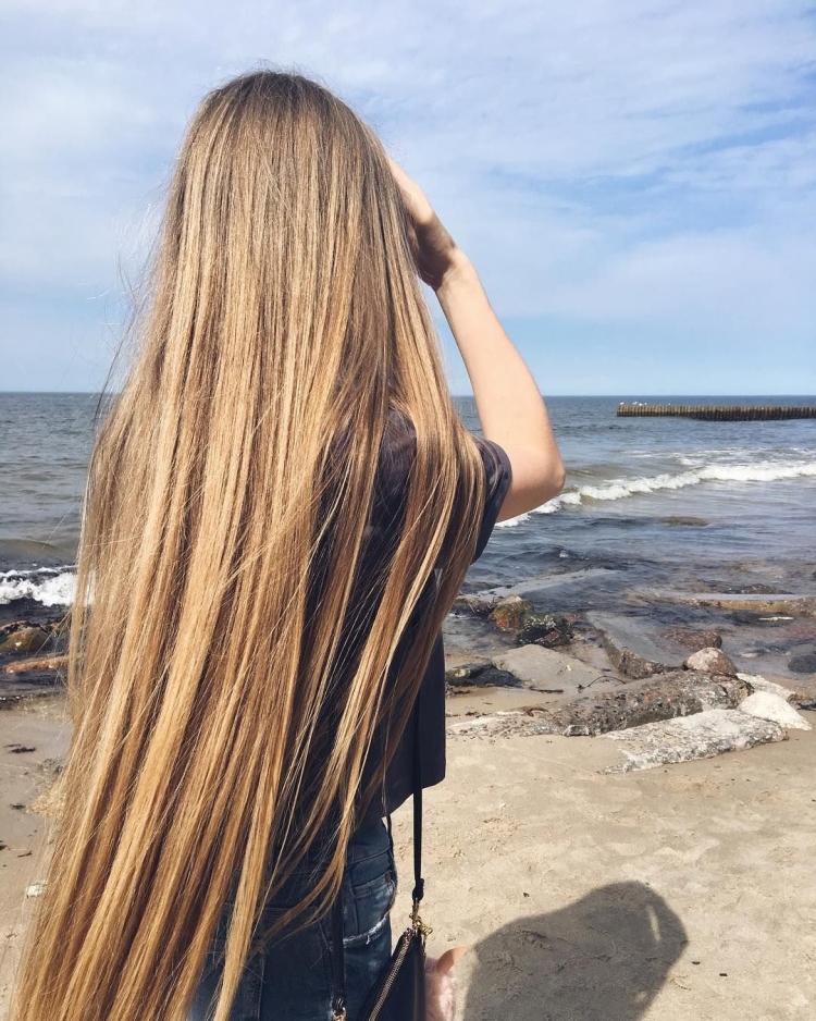 Длинные светло русые волосы