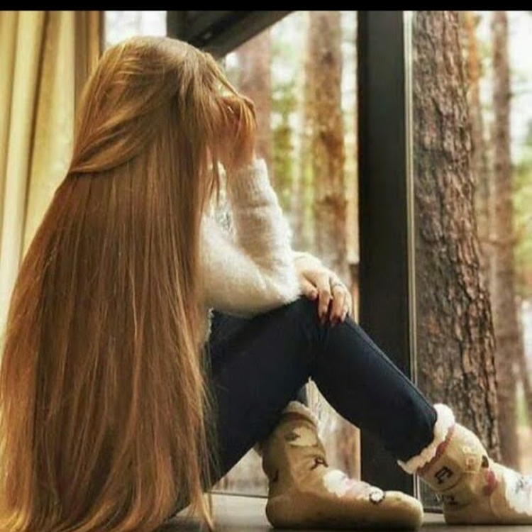 Аватарка женщины с русыми волосами