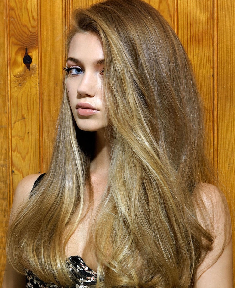 Натуральные русые волосы