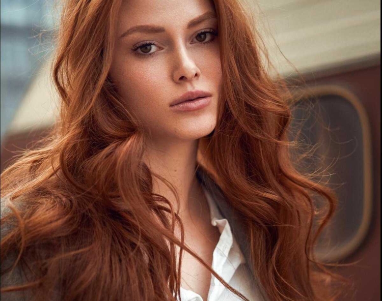 София Уэллс рыжая