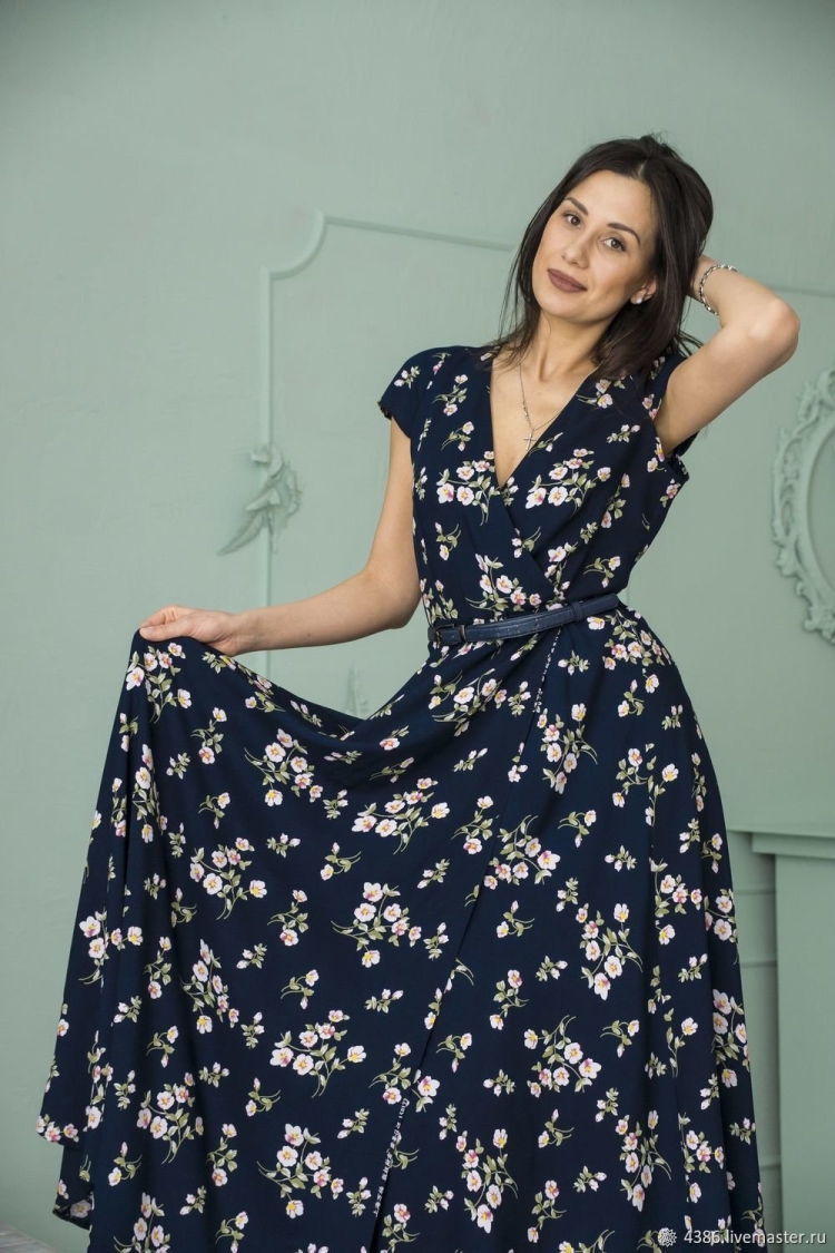 Бежевое платье халат