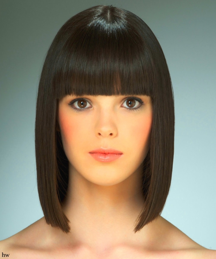 Боб каре с челкой полукруг