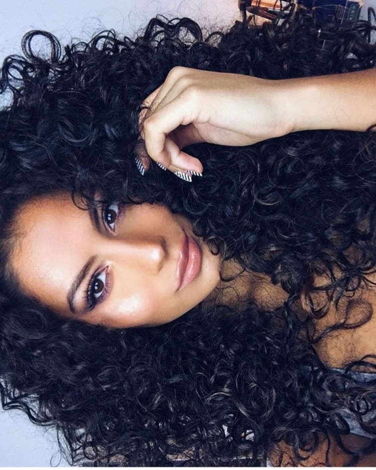 Певица Регина кудрявая