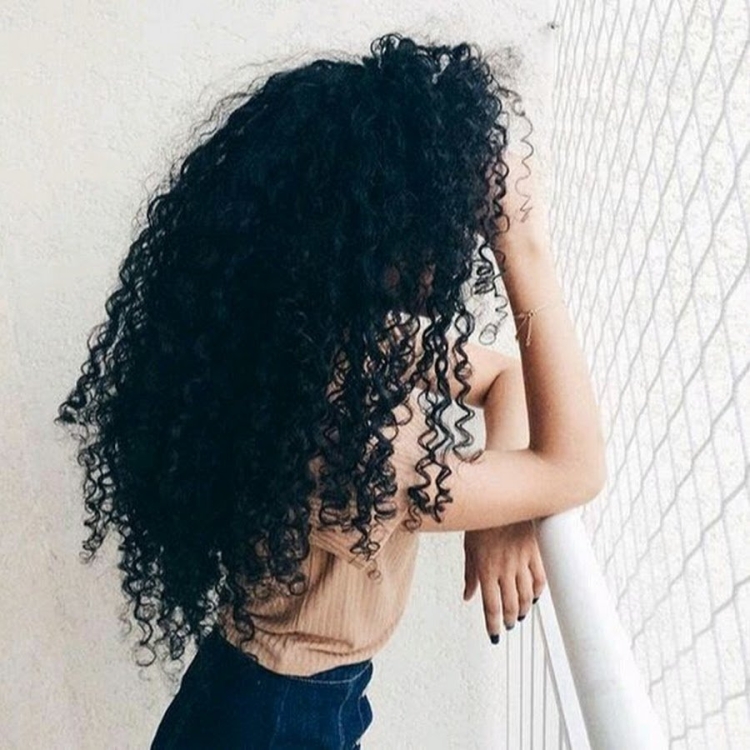 Девушки брюнетки с кудрявыми волосами