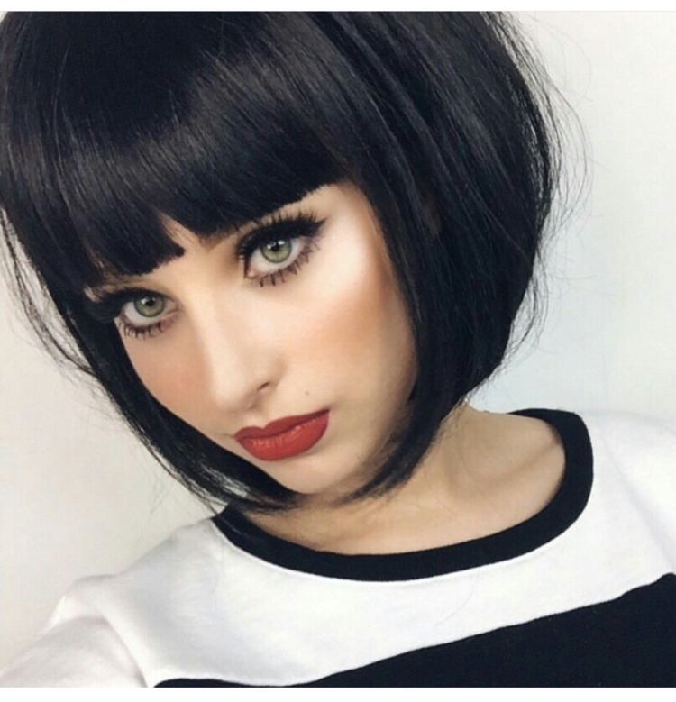 Боб каре на темные волосы с челкой