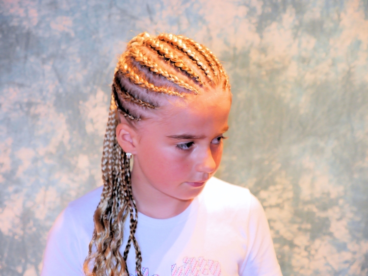 Прическа с мелкими косичками