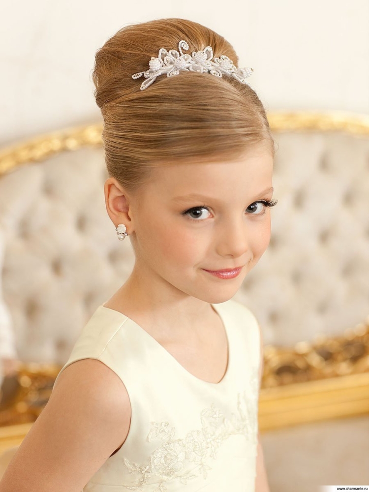 Прическа с короной для девочки